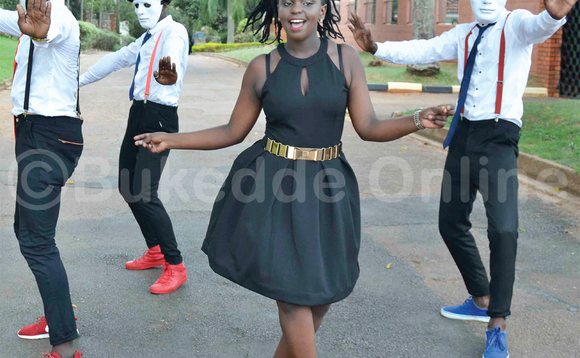 Baby Gloria ng’akwata vidiyo y’oluyimba ‘DNA.’ Baby Gloria ng’akwata vidiyo y’oluyimba ‘DNA.’