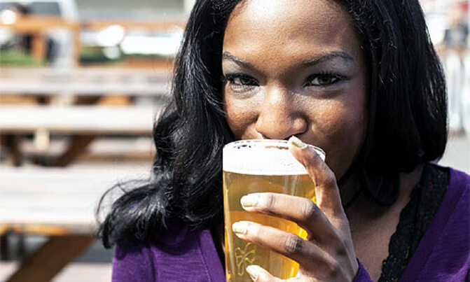 Do women get drunk on alcohol faster than men? Do women get drunk on alcohol faster than men?