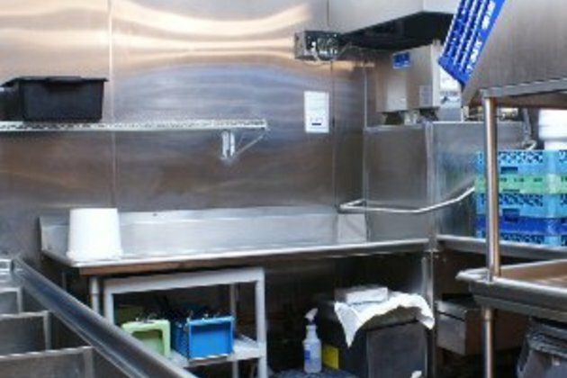 Teen takes a bubble bath in restaurant sink and gets fired