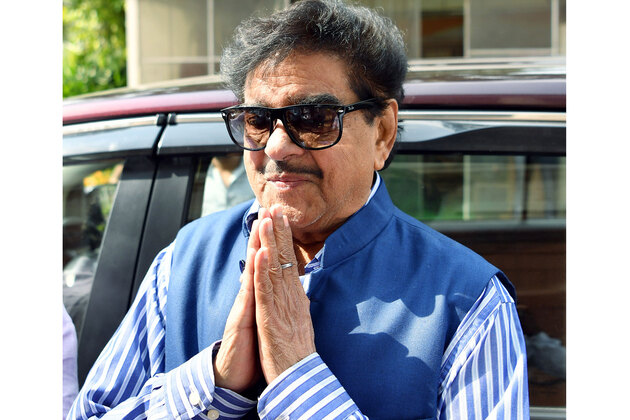 "A complete entertainer, showman": Shatrughan Sinha remembers Kishore Kumar on his death anniversary