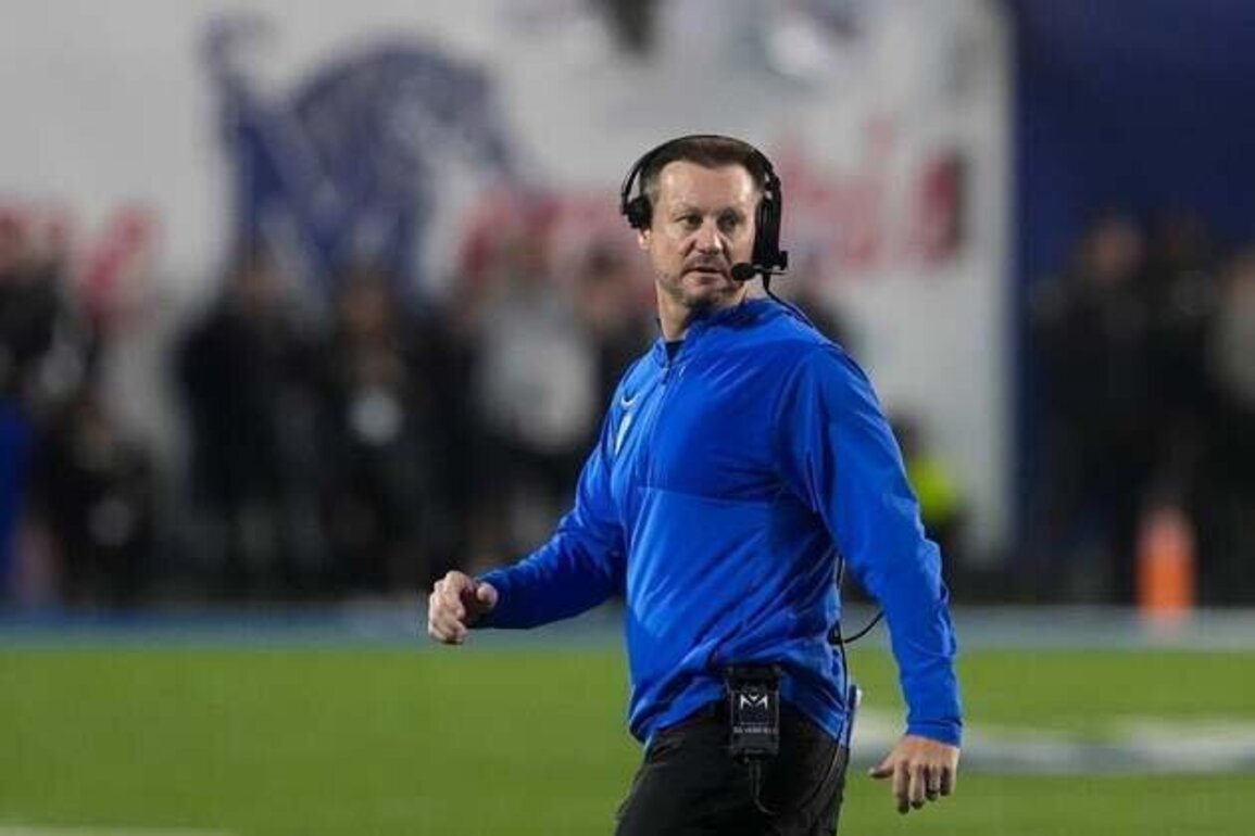 Arkansas tabs Memphis' Ryan Silverfield as new coach