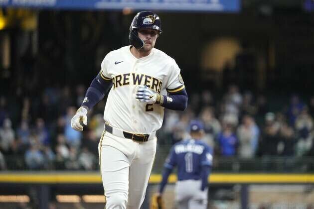Brewers rally in six-run eighth to topple Rays