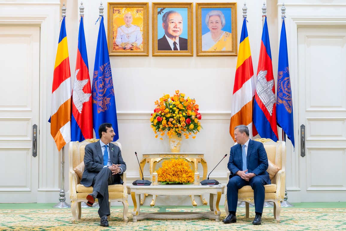 CAMBODIA-PHNOM PENH-PM-PAKISTAN'S SENATE CHAIRMAN-MEETING