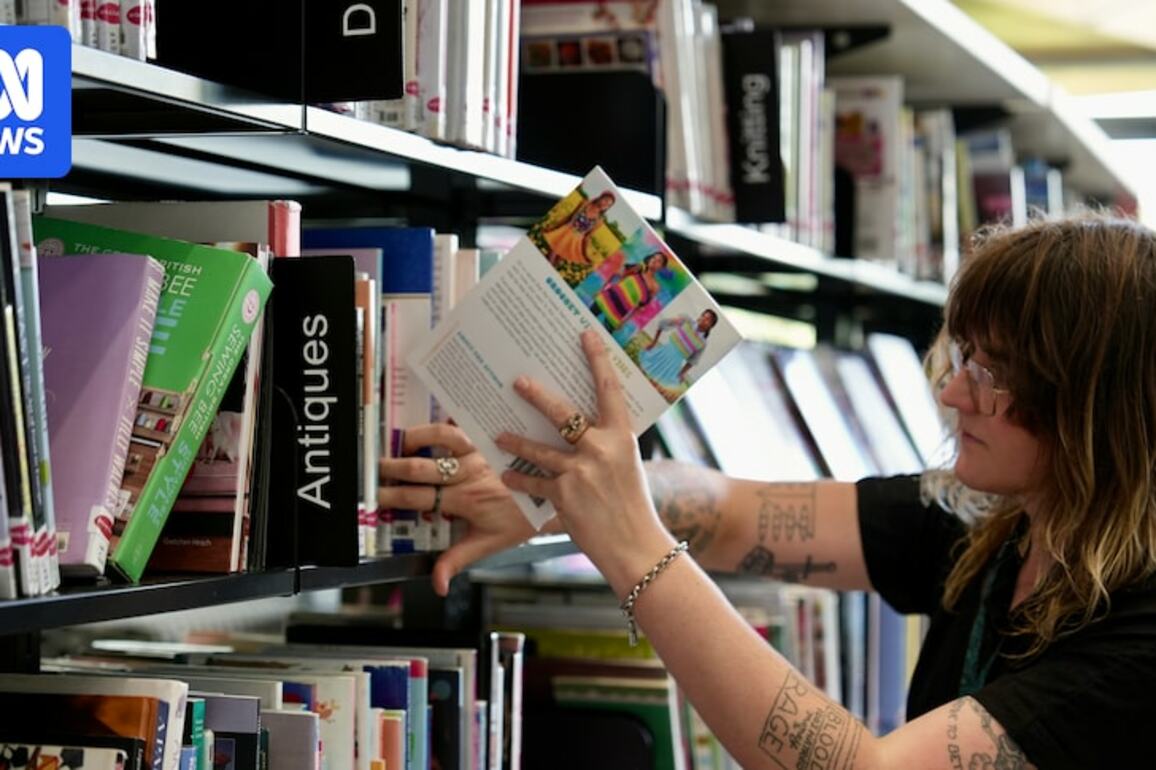 Perth library trials social worker program to help people in need