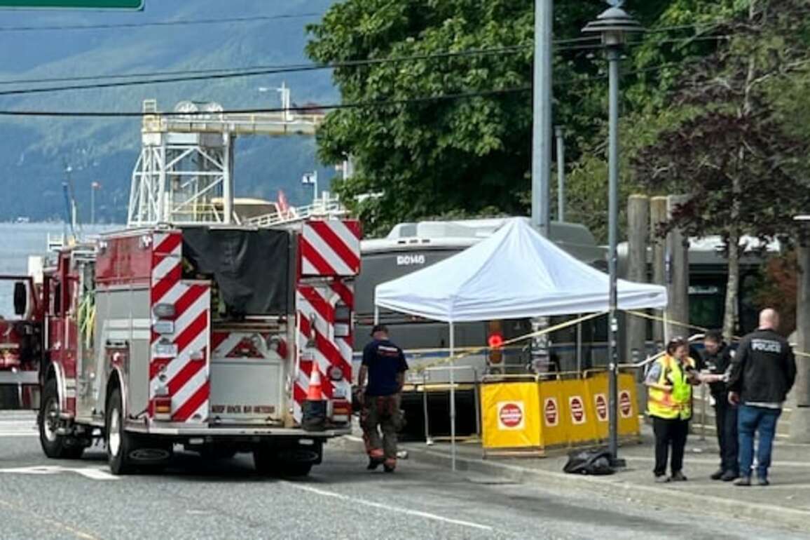 4-year-old dead, 2 women injured in bus crash near West Vancouver ferry terminal