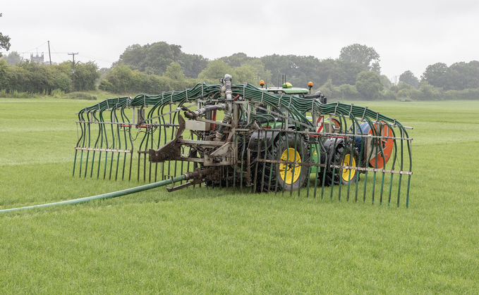 12m dribble bar boom is carried by a JD6215R on oversize tyres complete with central tyre inflation.