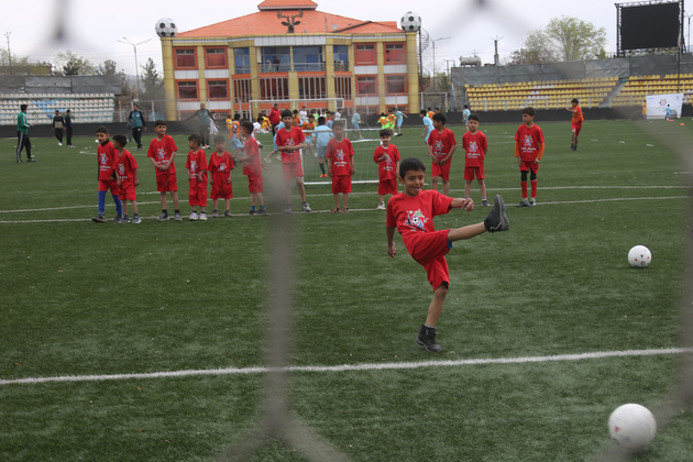 AFGHANISTAN-KABUL-FOOTBALL-TEEN