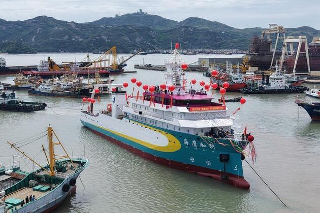 In a land of state giants, 37 Chinese fishermen carve out private path to farthest waters