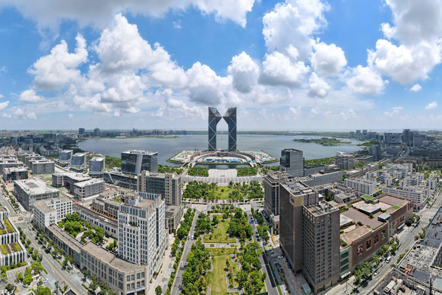 (China Economic Roundtable) Xinhua Headlines: China's historic socio-economic achievements over past five years