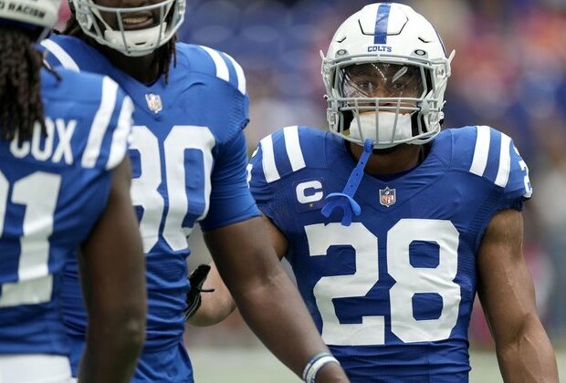 Colts RB Jonathan Taylor (toe) sits out practice