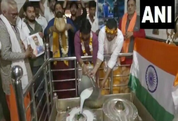 Fans in Varanasi pray for India's win in Champions Trophy final