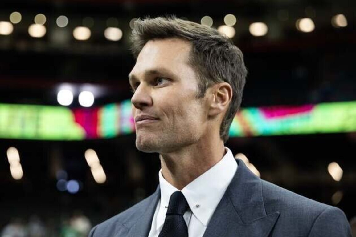 Tom Brady's latest venture: fashion model
