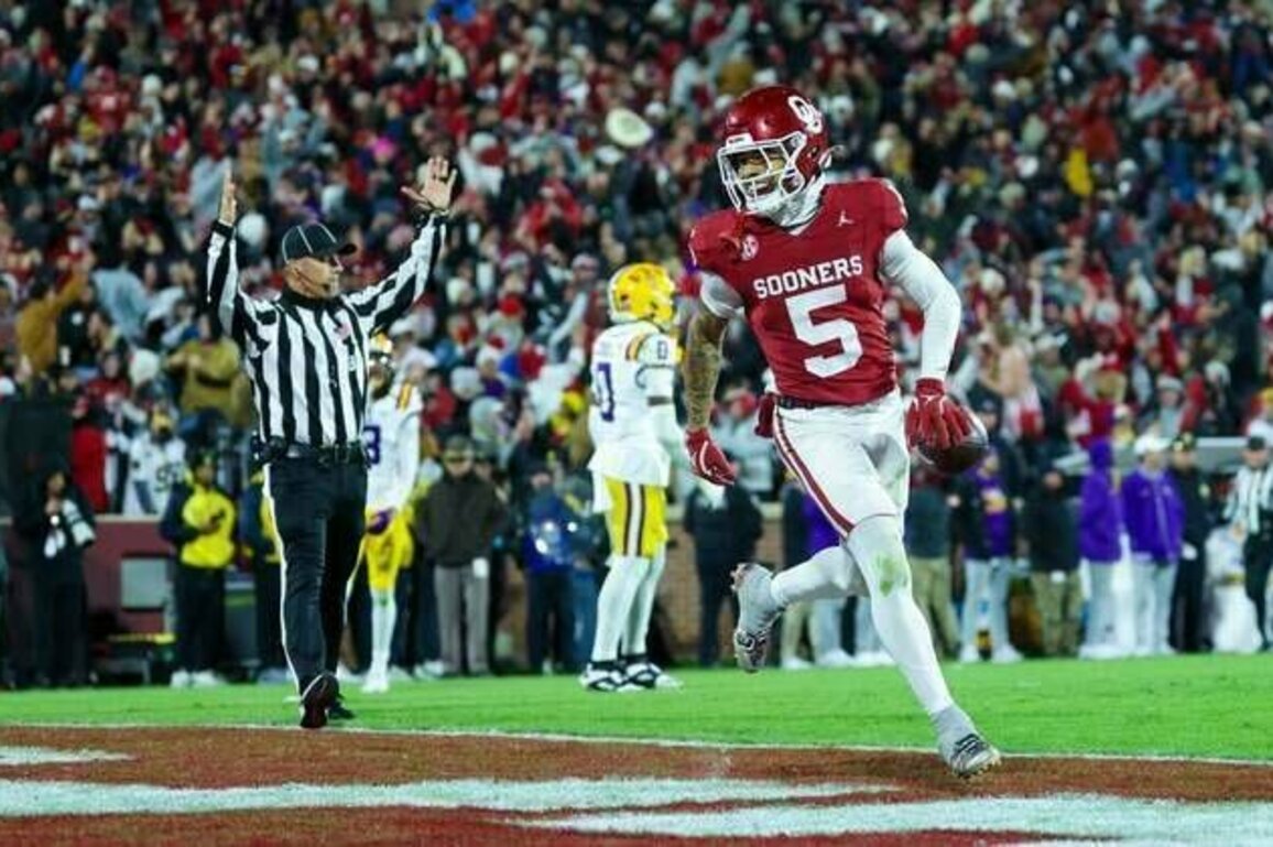 No. 8 Oklahoma gets late TD to survive LSU, likely clinch CFP bid