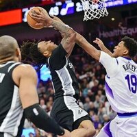 De'Aaron Fox (31) delivers in clutch as Spurs slow Jazz