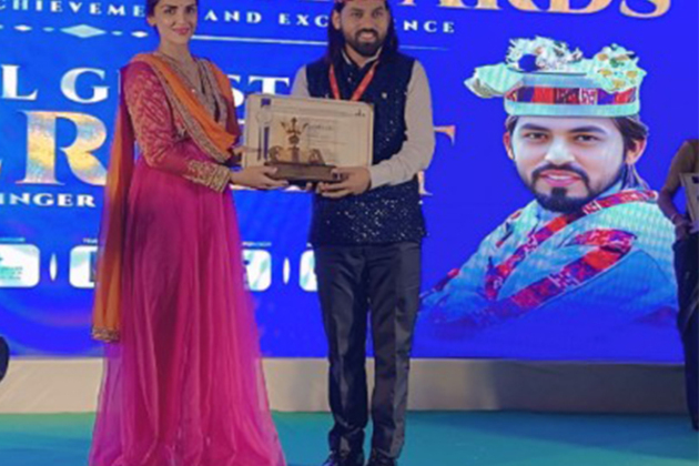 Esha Deol presents Himachal Ratan Award to Kullu folk singer Inderjeet