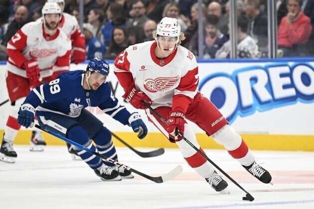 Dylan Larkin's OT goal pushes Red Wings past Maple Leafs