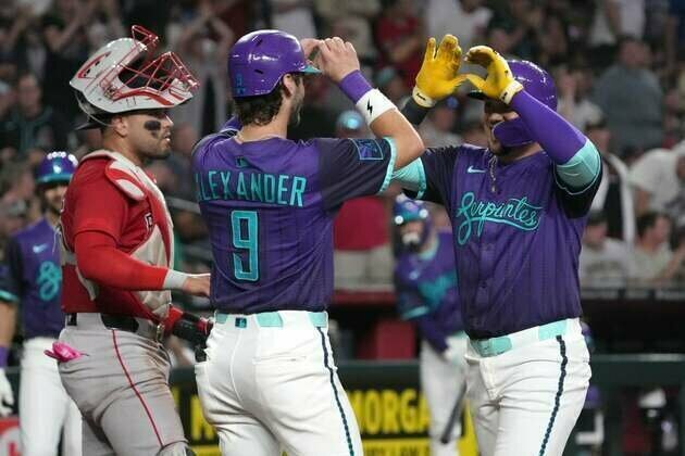 Diamondbacks belt three home runs, double up Red Sox