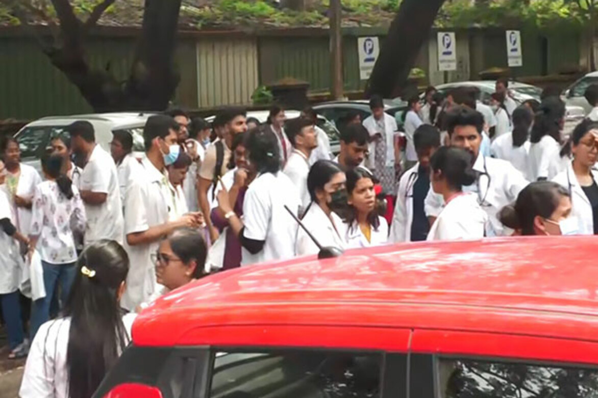 Goa health minister apologises to doctors even as protests continue at Goa Medical College