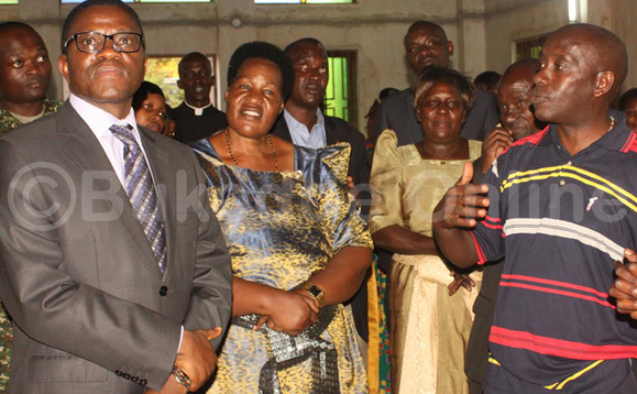 Katikkiro nga bamulambuza kerezia eyazimbibwa omugenzi Mugongo Nsubuga Katikkiro nga bamulambuza kerezia eyazimbibwa omugenzi Mugongo Nsubuga