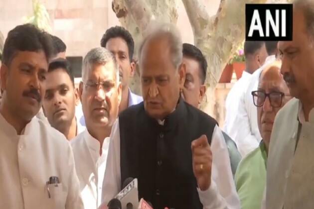 "AAP, BJP have no faith in democracy": Ashok Gehlot on detention of farmers in Punjab
