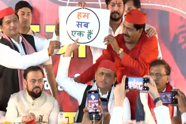 SP chief Akhilesh Yadav slams BJP over LPG issue, calls it "Lapata Gas"