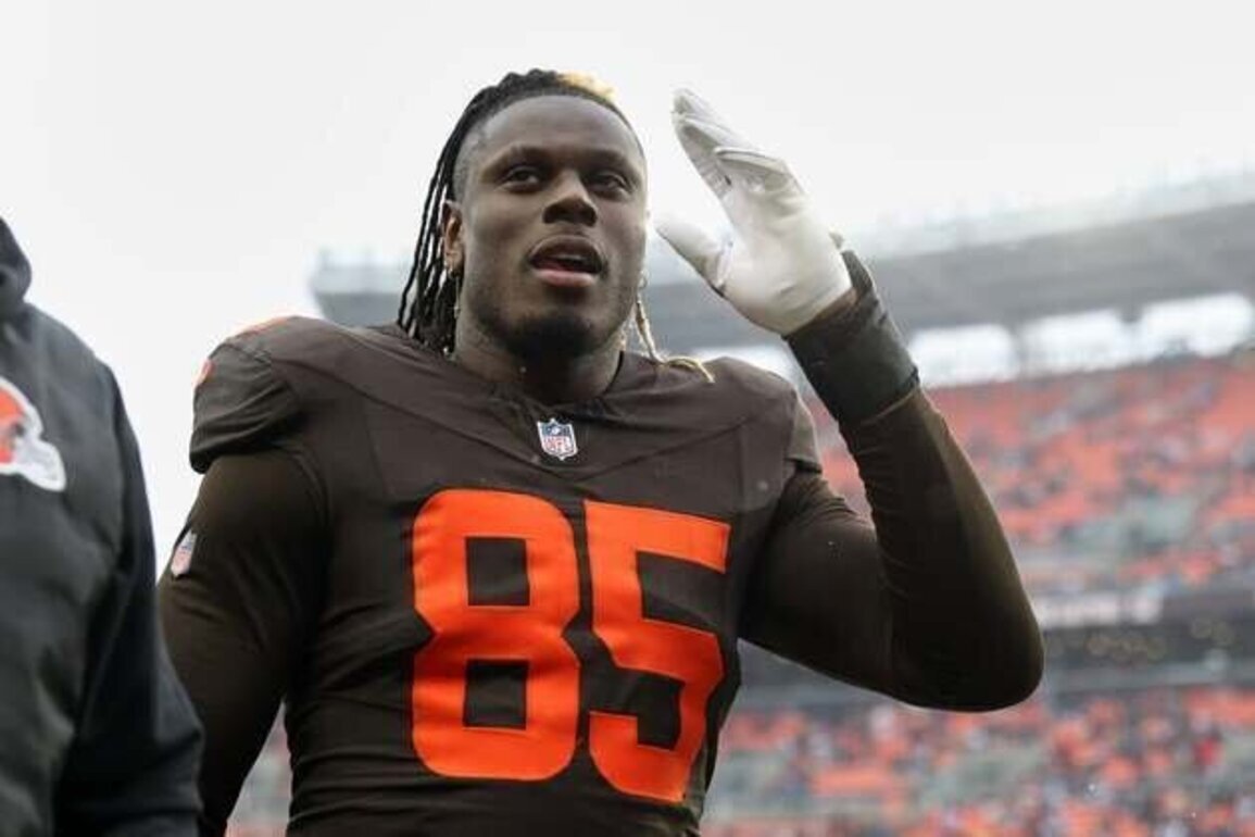 Free agent TE David Njoku posts that his time in Cleveland is over