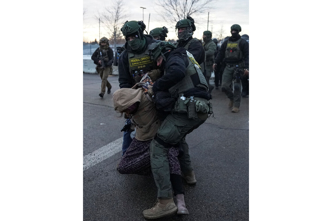 Pentagon mobilises olmost 1,500 soldiers for deployment in Minnesota