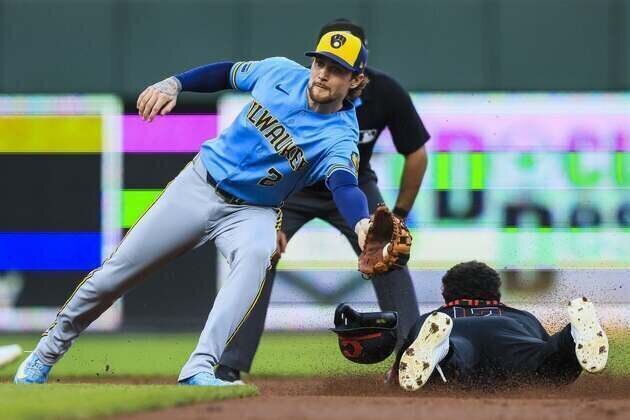 Fifth-inning uprising rallies Brewers past Reds