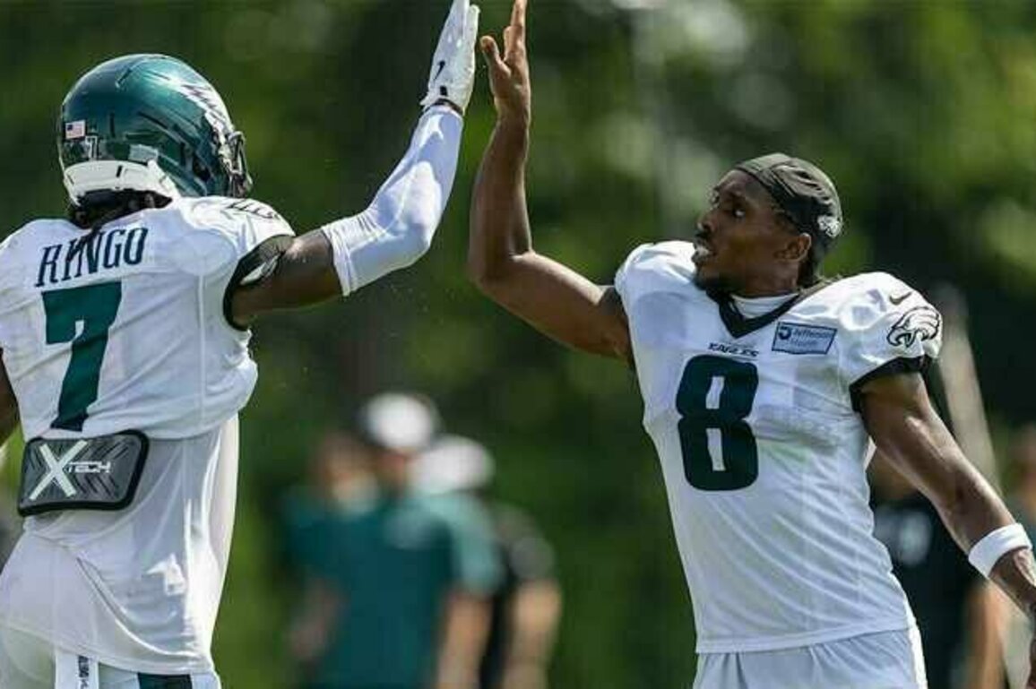Eagles Training Camp Notebook: Defense impresses with full pads