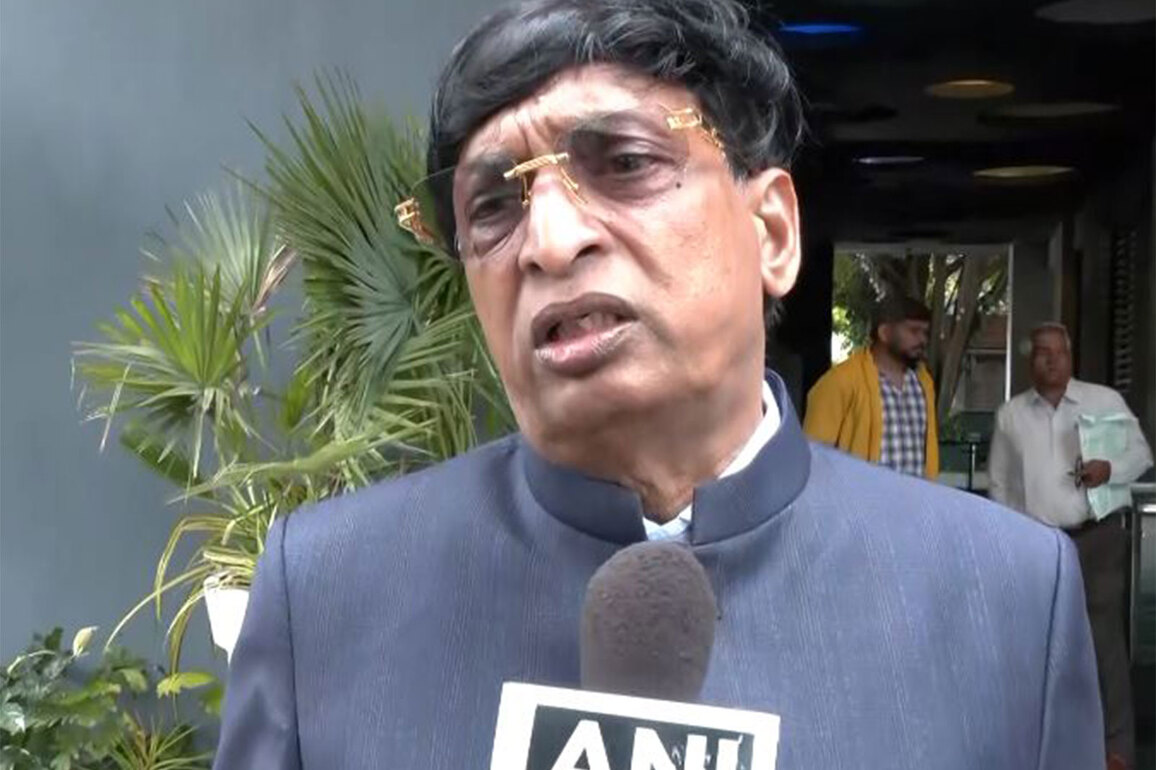 "Why is Congress high command silent?": JDS MLC SL Bhojegowda on tussle for CM post in Karnataka