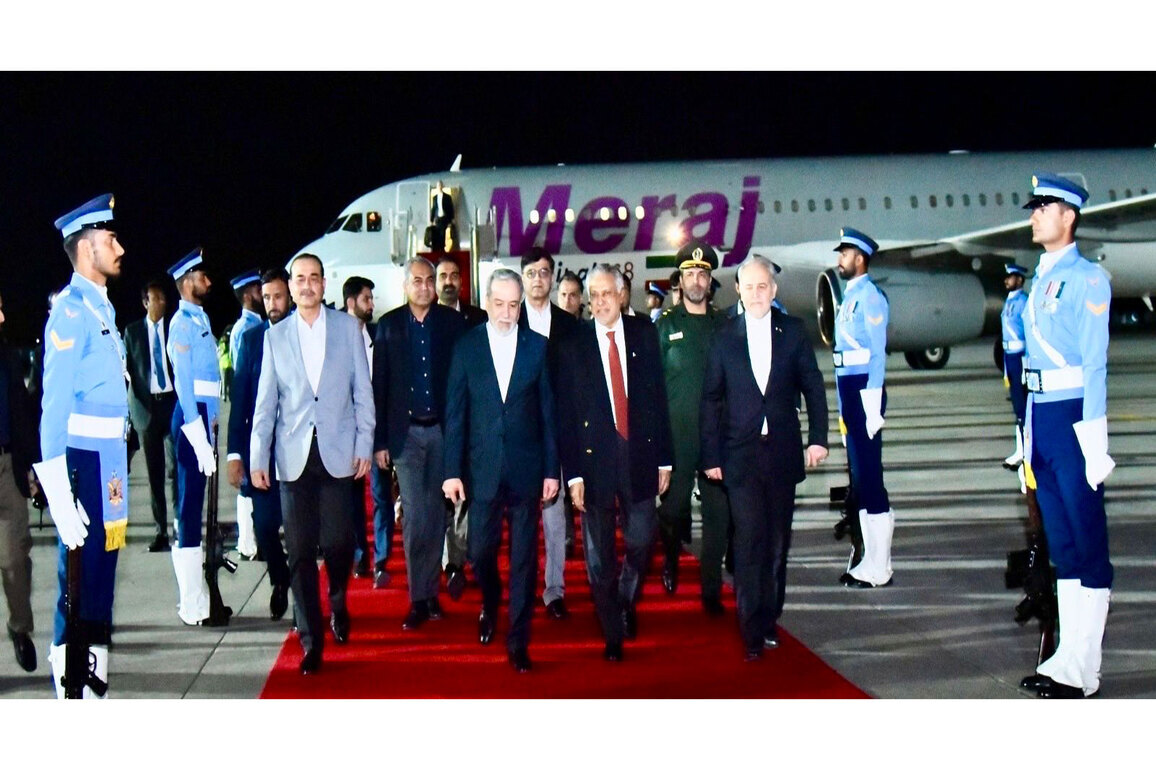 Pakistan's Dy PM Mohammad Ishaq Dar welcomes Iran FM Araghchi to Islamabad