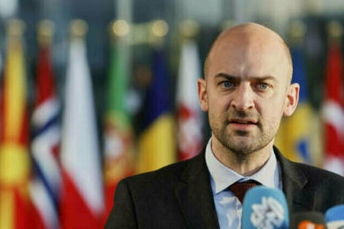 Algeria expels 12 diplomats - French FM
