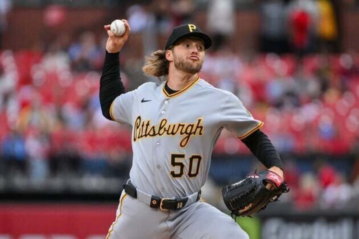 Carmen Mlodzinski gets plenty of support as Pirates shut out Cardinals