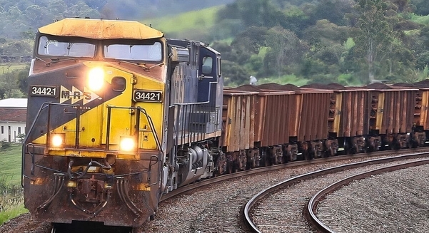 Transporte de minério de ferro pela MRS