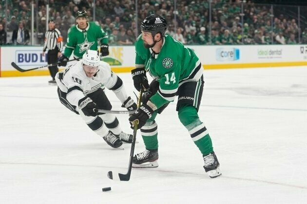 Stars continue their scoring spree with 6-2 win over Kings