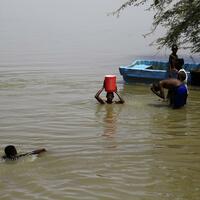Mideast in Pictures: Sudan heatwave worsens water crisis amid ongoing power outages