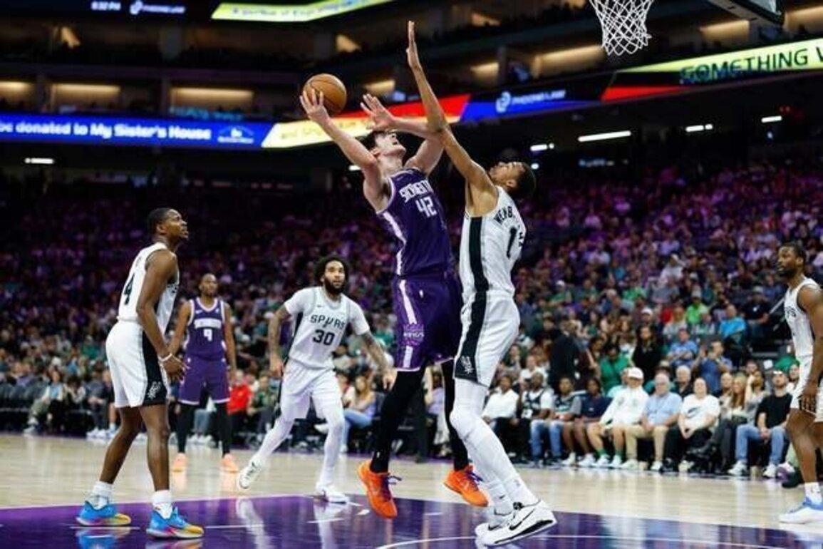 Spurs bury 25 treys, rout Kings and sweep season series