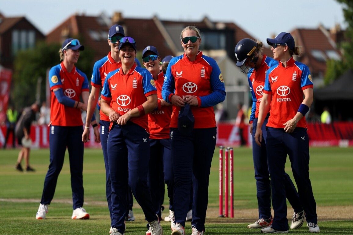 England women beat India by 26 runs; level three match-series 1-1