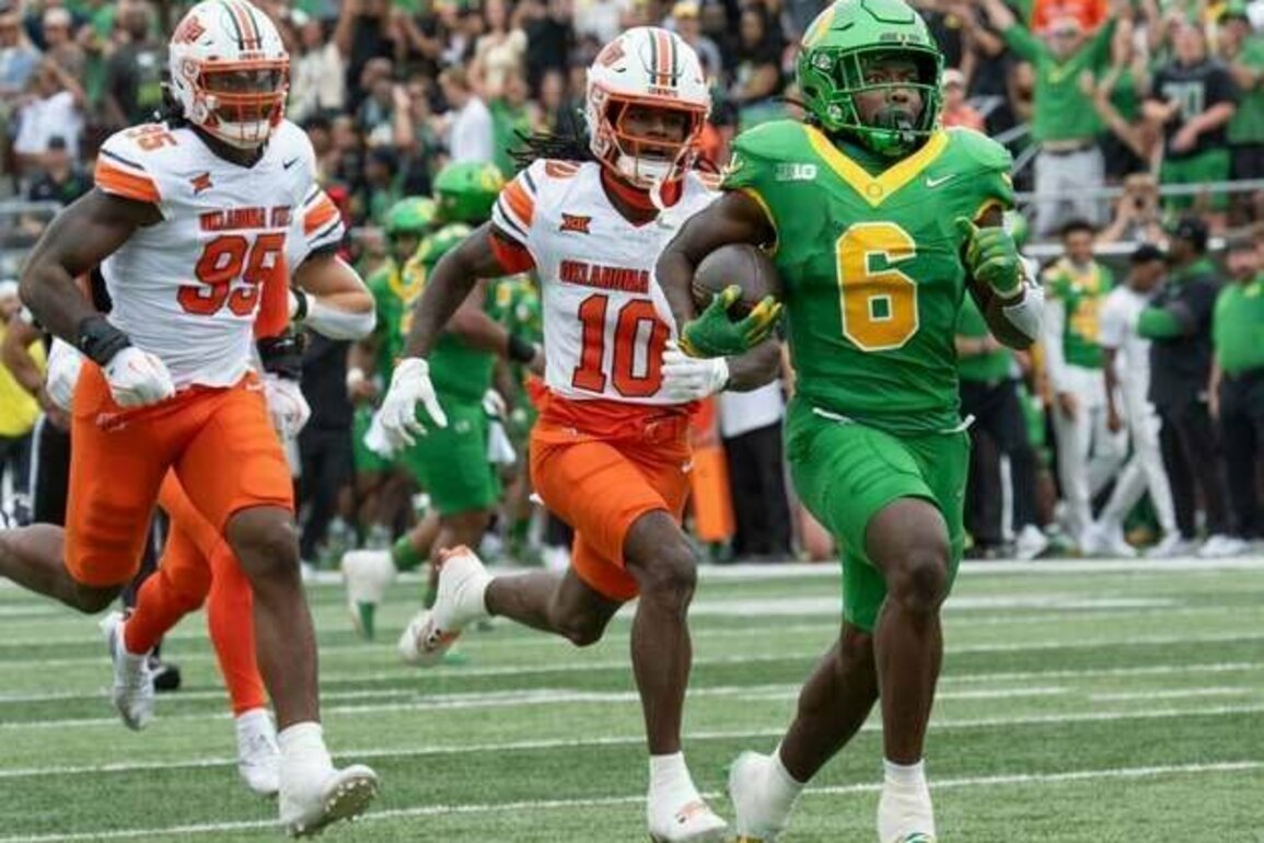 Oregon RB Noah Whittington expected to play in big clash at Penn State
