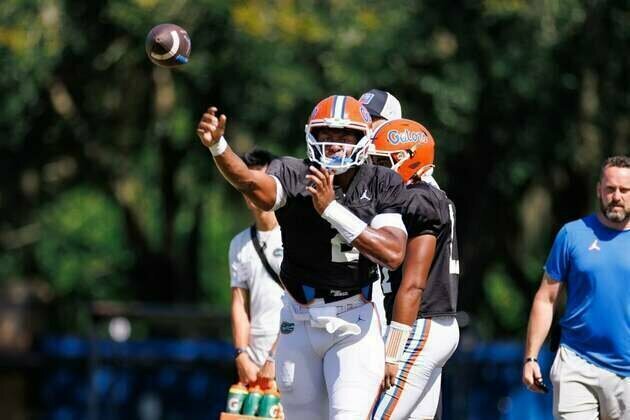 Florida QB DJ Lagway takes first 11-on-11 reps of camp