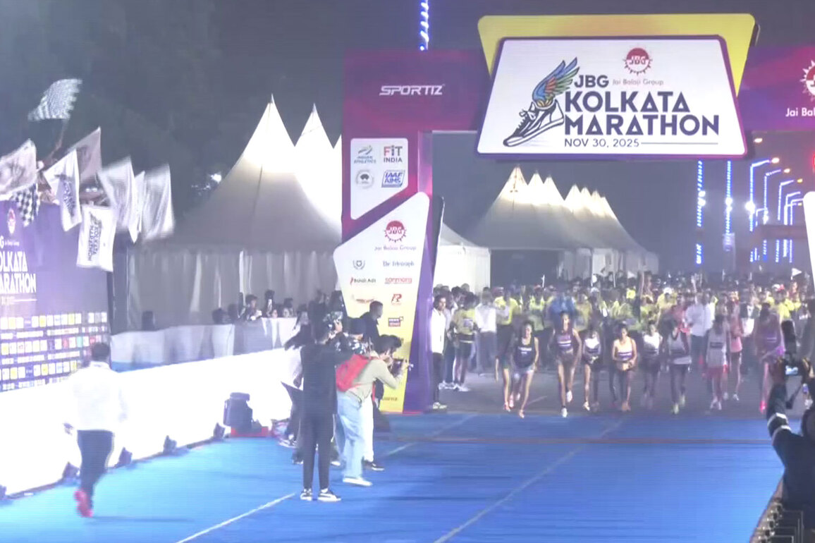 Actor-model Milind Soman flags off marathon in Kolkata to promote fitness in society