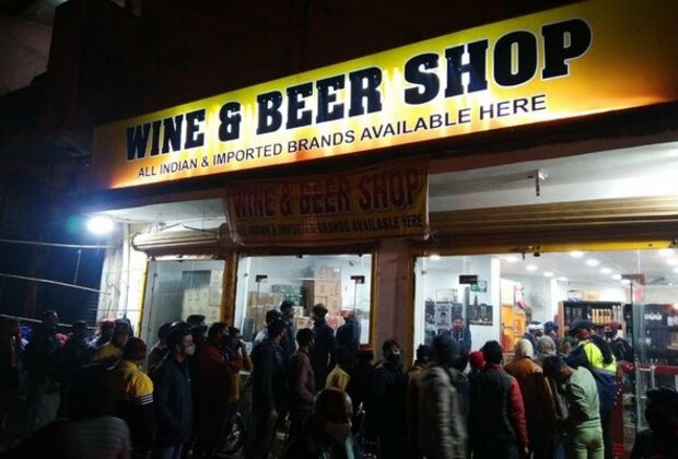 Delhi Police launches special drive to curb liquor consumption in public places; takes action against 619 people