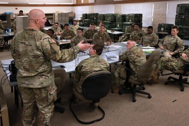 Wisconsin Signal Soldiers Train in Complex Communication Environments