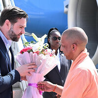 CM Yogi welcomes US Vice President JD Vance in Agra with grand cultural display