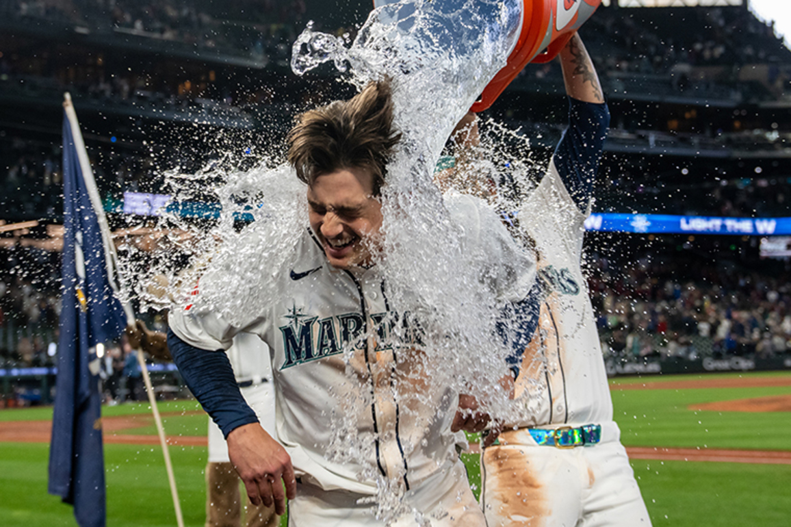 Walkoff caps 'unreal' debut for Seattle Mariners' Cole Young