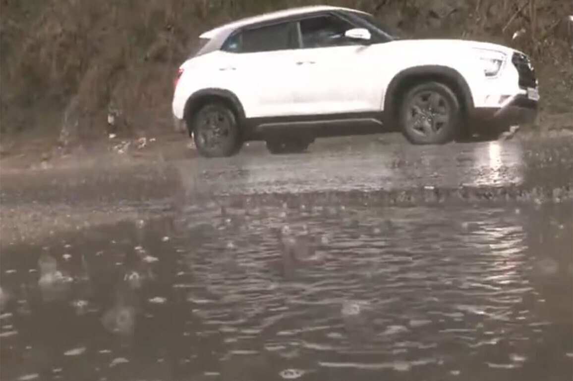 Himachal: Heavy hailstorm hits Shimla, disrupts movement; locals raise concerns over crop damage