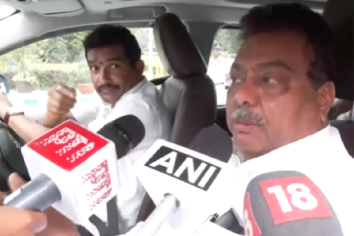Karnataka govt denies prioritising Rahul Gandhi, says "Chancellor had his own pre-scheduled program"