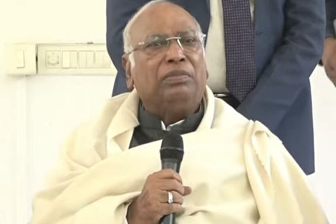 Mallikarjun Kharge defends Gandhi family, calls National Herald case "political vendetta"