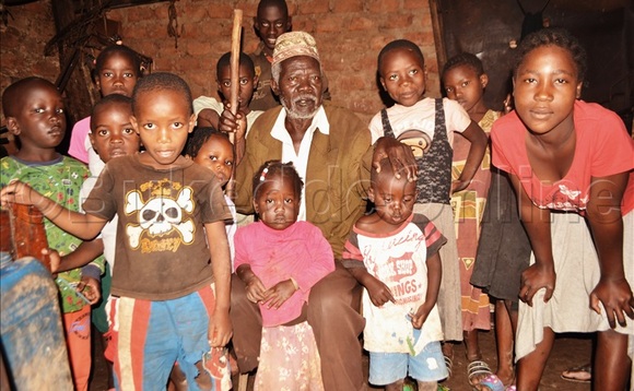 Ennyumba Aligo gy'asulamu wamu ne bazzuku Ennyumba Aligo gy'asulamu wamu ne bazzuku