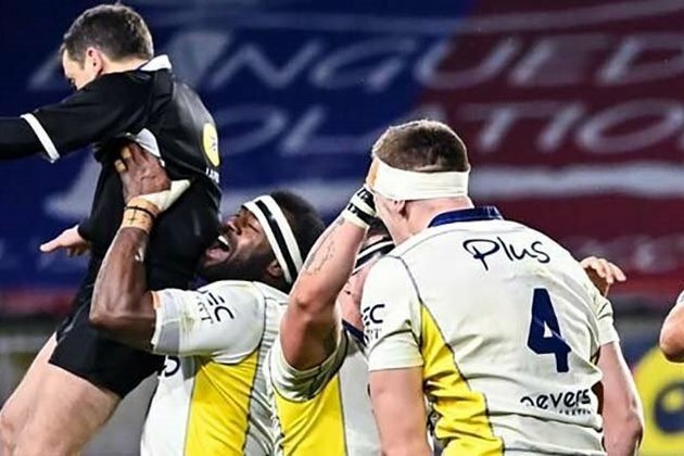French league bans rugby player for lifting ref to celebrate win